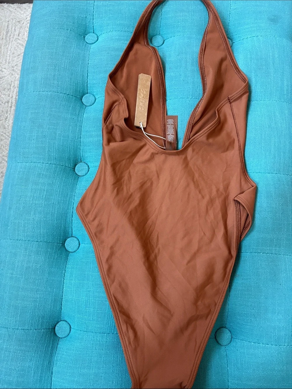 Skims classic swim deep plunge One-Piece Swimsuit – bronze-size S